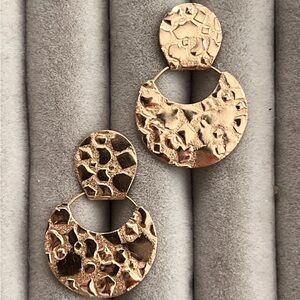 Elegant 14k gold Textured Earrings